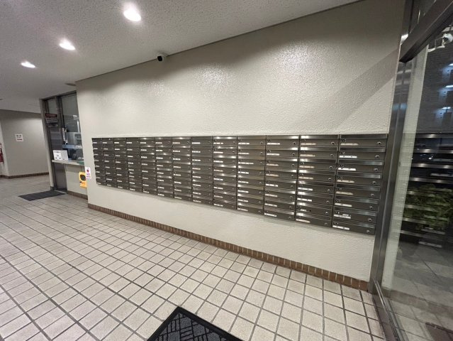 シャルマンコーポ摂津富田のエントランス