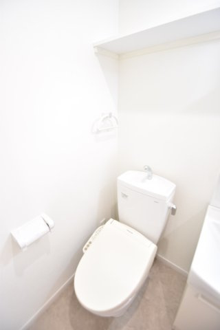 大阪市都島区都島北通１丁目の賃貸マンションのトイレ