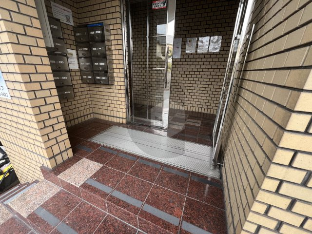 天王田ファミリーハイツ2番館のエントランス
