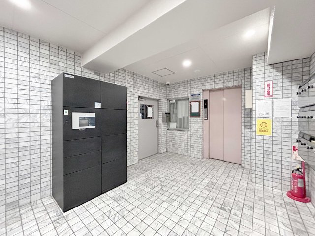 エスエスケーグリーンパーク千住四丁目の設備|【宅配ボックス完備】
留守中でも荷物を受け取れます！日々のお買い物時間が短縮できます！便利な24時間対応宅配BOX付き