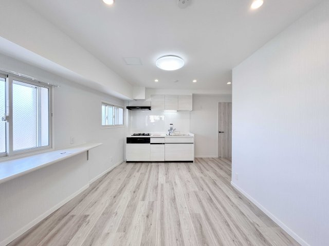 エスエスケーグリーンパーク千住四丁目の居間・リビング|【ペットOK】大事な家族の一員。ペット飼育OK♪ペット好きの入居者が多いのでペット飼育について理解を得られやすく、トラブルが起こりにくいです※ペットの種類や大きさ、飼育数等に条件がある場合があります。