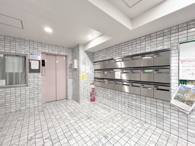 エスエスケーグリーンパーク千住四丁目のその他共用部分|隅々まで清掃が行き届いた高級感漂うエントランス！ご家族のお帰りを暖かく迎えてくれる綺麗な共用部です♪