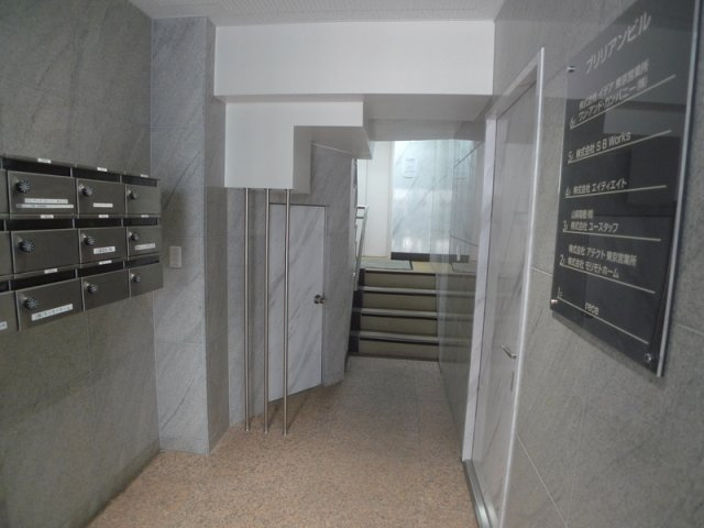 ブリリアンビルのロビー