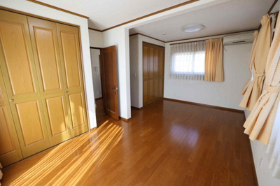 【洋室】 | 毛呂山町目白台　中古住宅 | 2F洋室5.3帖＋5.3帖