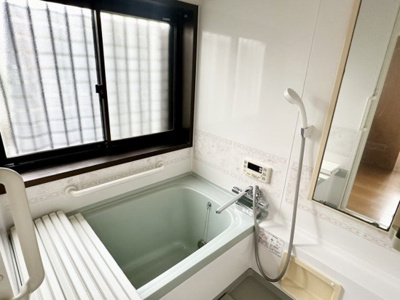 【浴室】 | 三吉町４丁目貸家 | 追い焚き機能付き