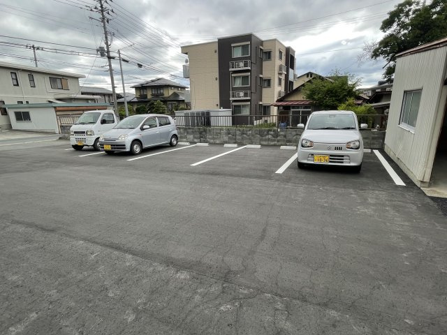 わたなべハイツの駐車場