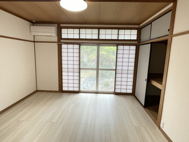 わたなべハイツの洋室|内装は落ち着いています