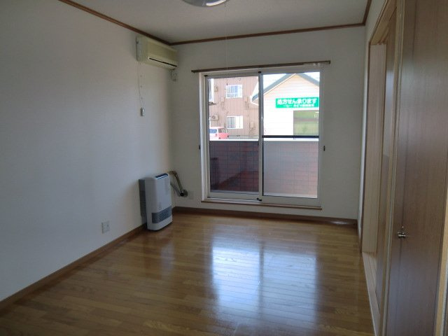 ファミーユ壱番館の居間・リビング