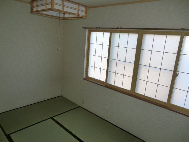 ファミーユ壱番館の和室