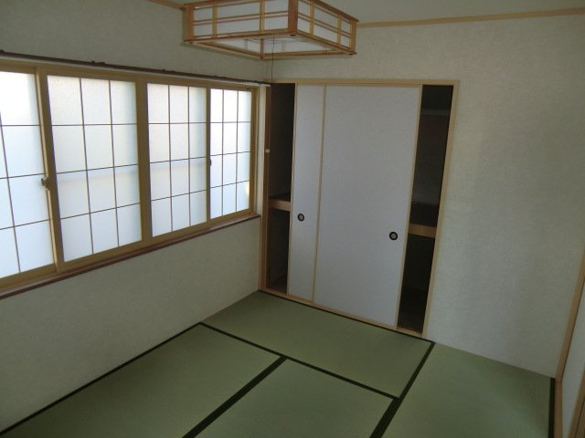 ファミーユ壱番館の和室