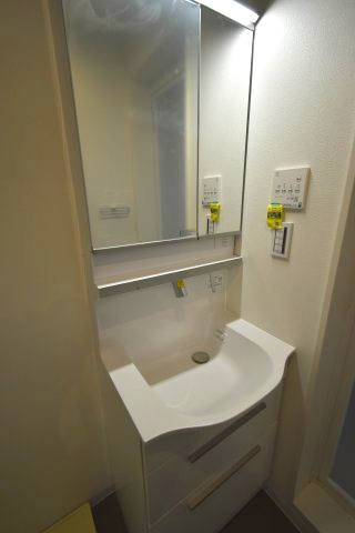 弦巻5丁目・中古戸建の独立洗面台