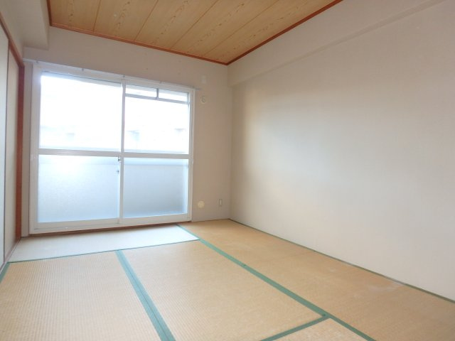 ライオンズマンション北鈴蘭台の和室|和室約６.０帖