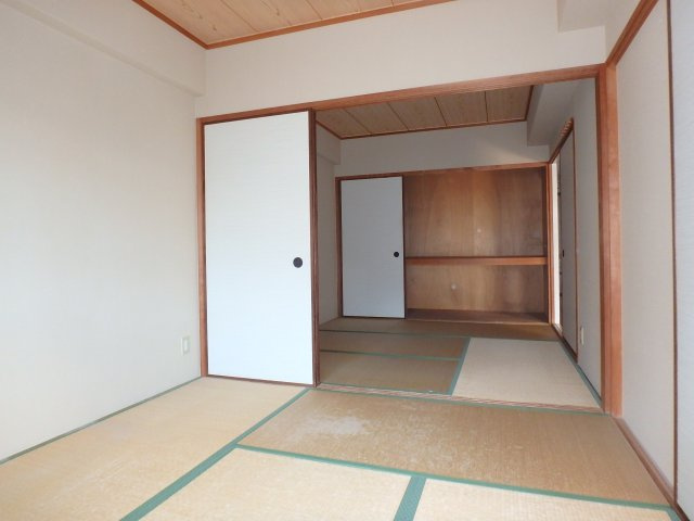 ライオンズマンション北鈴蘭台の和室|和室約６.０帖と４.５帖