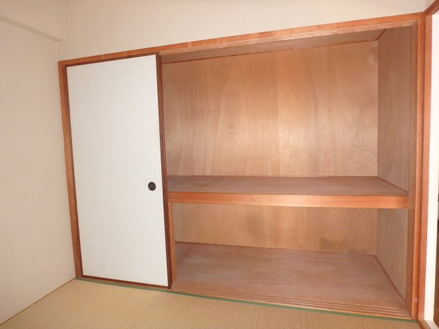 ライオンズマンション北鈴蘭台の収納|和室４.５帖の押入