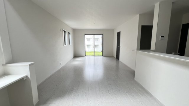 【居間・リビング】 | 伊勢原市八幡台　全３棟　新築戸建