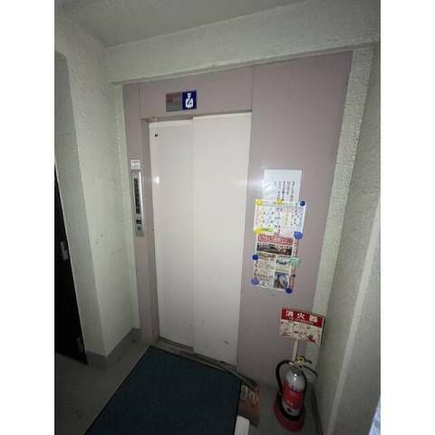 初沢ビルのロビー