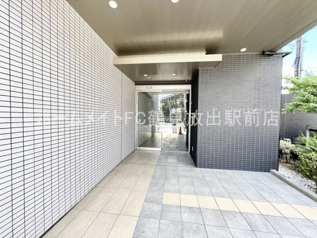 大阪市鶴見区鶴見４丁目の賃貸マンションのエントランス