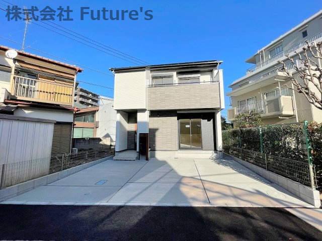 吉川市保　新築戸建　全1棟の駐車場|広めで余裕のある駐車場です。並列3台可能
