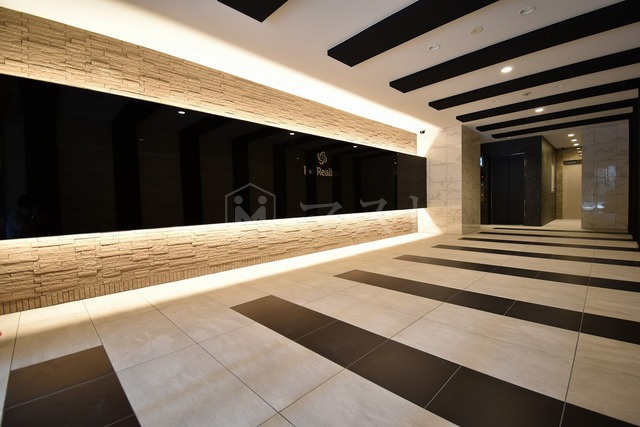 ラクラス堺筋本町のロビー