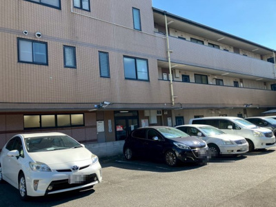 【外観】 | 杉本ガレージ | グロリアス杉本の目の前です（オーナー様は別となります）
