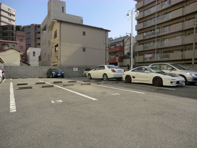 ノルデンハイム新北野の駐車場
