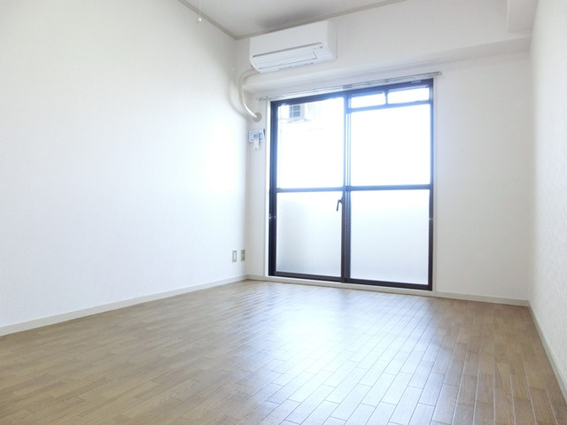 ノルデンハイム新北野の洋室