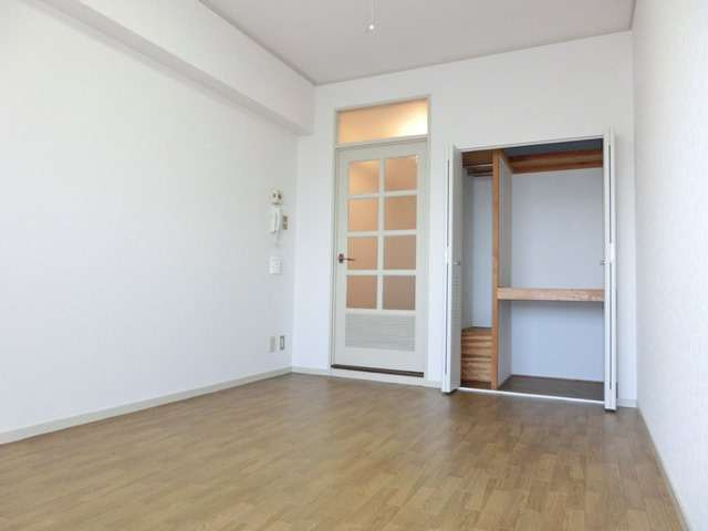 ノルデンハイム新北野の居間・リビング