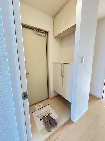 メゾンセレナの玄関