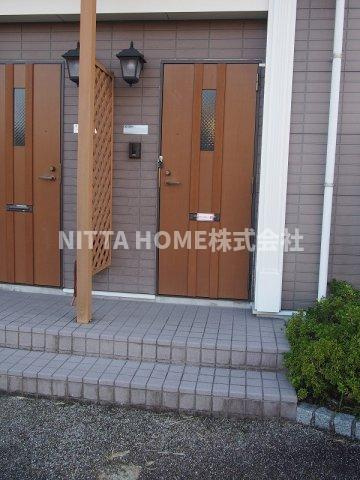 アーバン縄手Ｃのエントランス|南向きのお部屋で日当たり良好です(^。^)