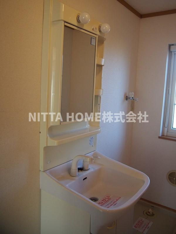 アーバン縄手Ｃの洗面所|シャワー付き洗面台付きで毎朝の身支度も快適(*^^)