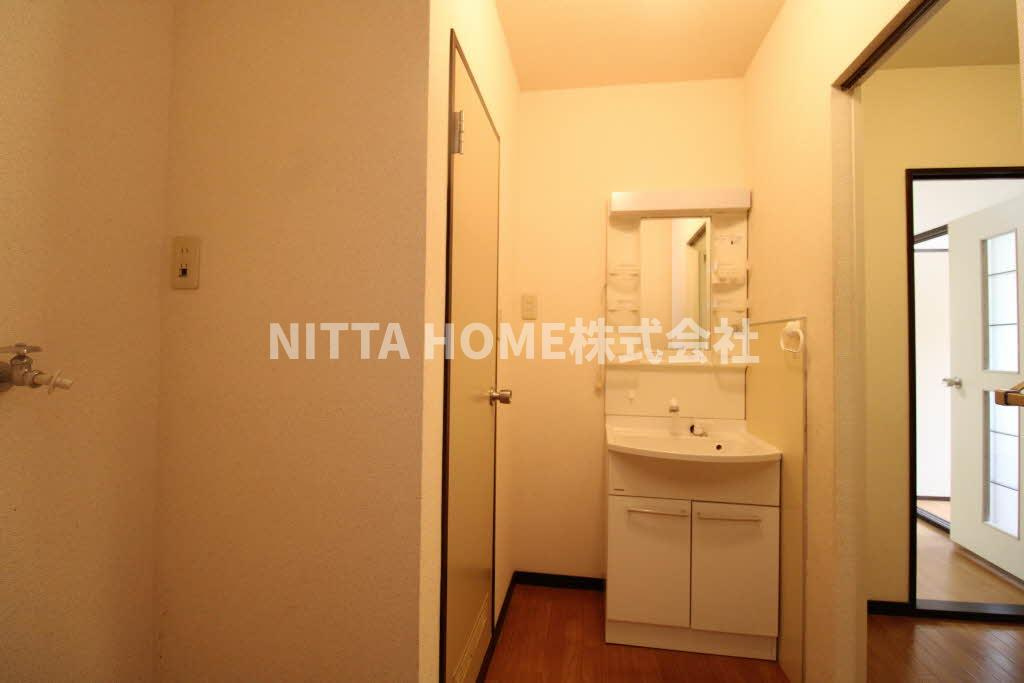 ロイヤルグレイスの洗面所|独立洗面台がついていて身支度に便利です◇