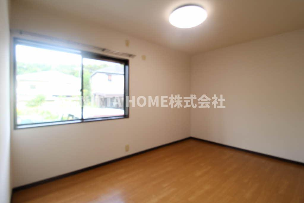 ロイヤルグレイスの内装|フローリングなのでベットなど置くことができます★