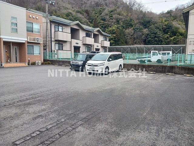 アルモニーの駐車場|敷地内駐車場がついています◇