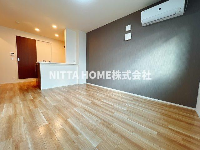 フォレストヴィラⅢの内装|アクセントカラーのクロスがオシャレです♪