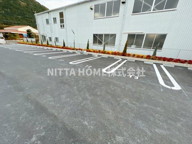 フォレストヴィラⅢの駐車場|敷地内に駐車場も完備★