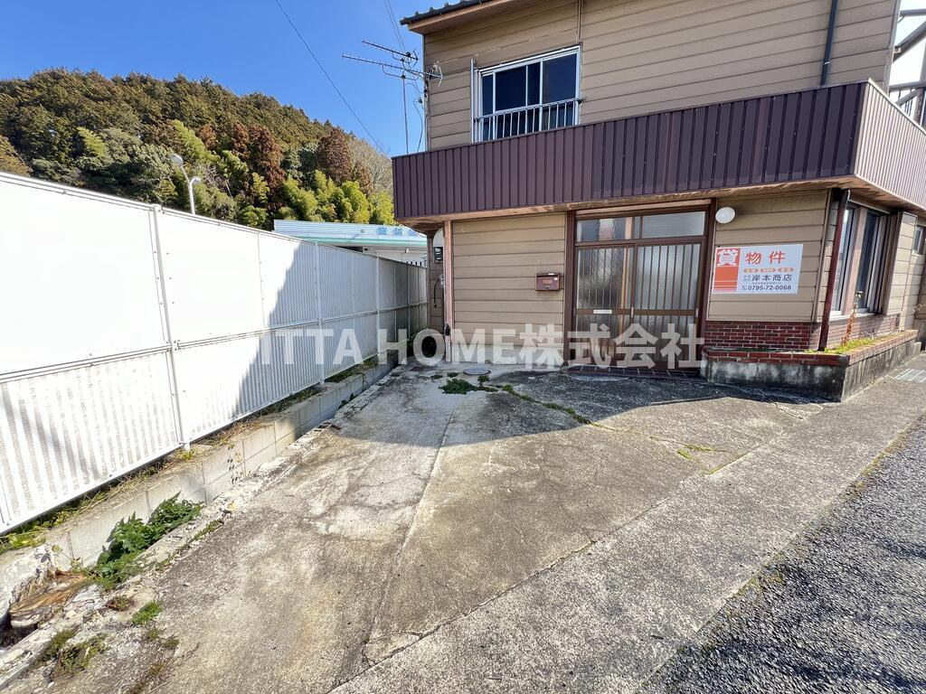 見長貸家（K邸）の駐車場|駐車場は無料で使用することができます＊