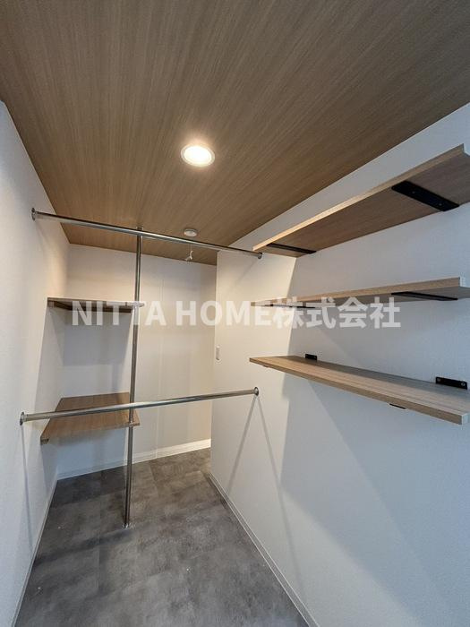 メゾンふじⅢのその他|収納棚も魅力的◆