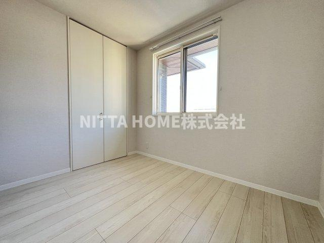 グリナージュ郷之山Ⅲの内装|洋室です(*^^*)