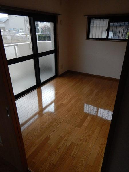 豊岡市高屋の賃貸マンションの居間・リビング|明るい室内です★