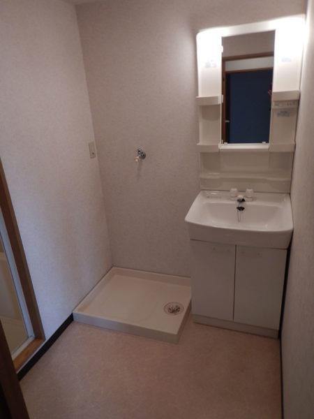 豊岡市高屋の賃貸マンションの洗面所|シャワー付きの洗面化粧台もありますよ！