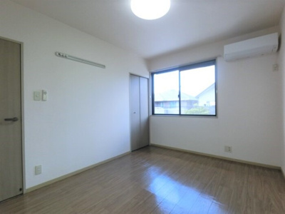 【寝室】 | ティンカー・ベル Ⅲ | 洋室北 エアコン、クローゼット付き