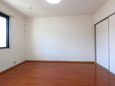 【洋室】 | ティンカー・ベル Ⅲ | 洋室南 室内物干し、収納物入付き