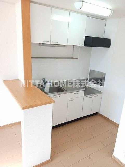 ファインレジデンス２番館のキッチン|カウンターのついたオープンキッチンです★上下収納付きです◎