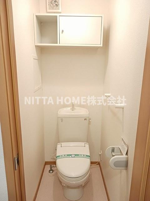 丹波市柏原町柏原のアパートのトイレ|暖房機能付きのトイレです★便利な上部収納付き☆彡