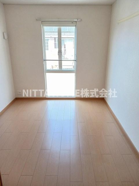 丹波市柏原町柏原のアパートの内装|６帖の洋室が２部屋あります＊