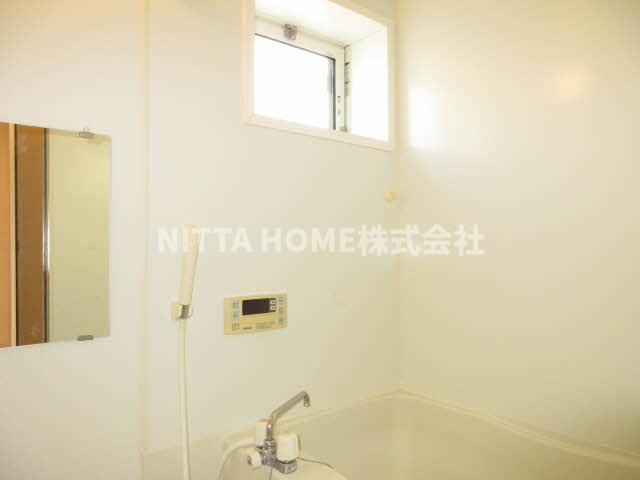 Ｓｅｊｏｕｒ　Ｄａｉｗａ　Ｎの浴室|小窓付きで浴室乾燥や追い焚き可能です＊