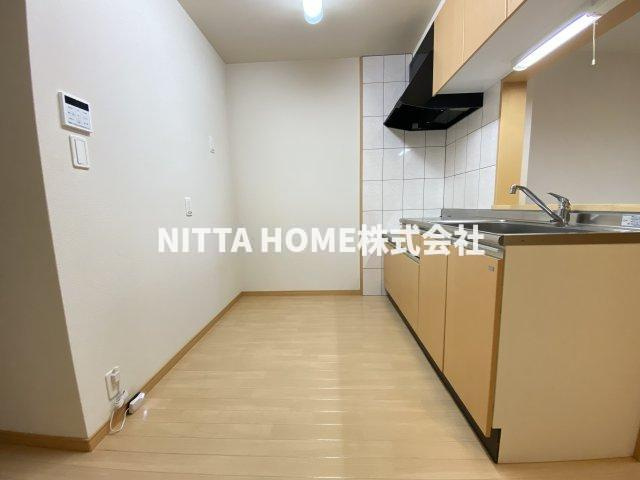 エルドラードの居間・リビング|ガスコンロ設置可のキッチンですよ☆彡