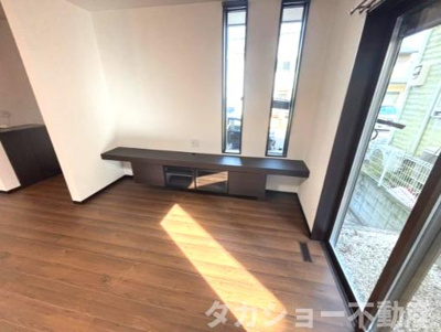 【居間・リビング】 | 千葉市中央区星久喜町　築浅中古戸建