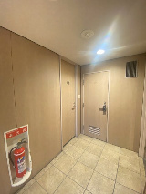 【エントランス】 | 成約（弊社売却専任）販売期間４カ月 | 共有トイレ（エントランス、オートロック内側）