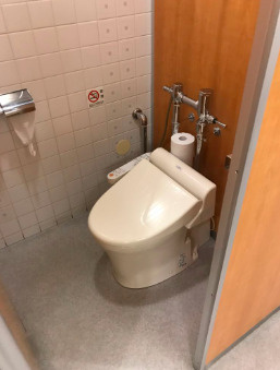 なにわ筋本町MIDビルのトイレ|コンパクトで使いやすいトイレです